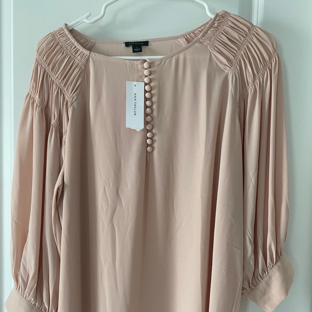 Ann Taylor Blouse. Size Small, never worn, beige color
